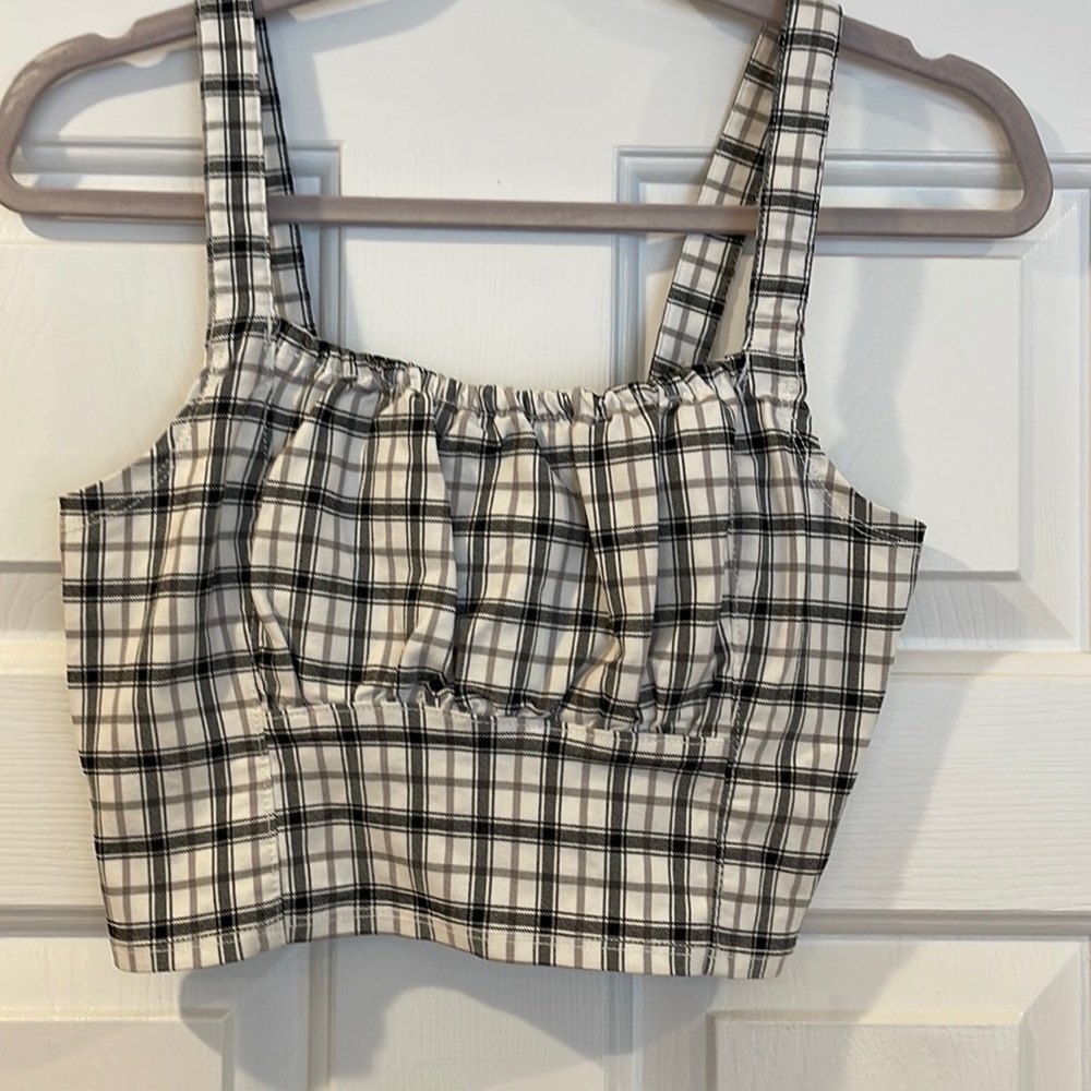 Brand new Hollister womens crop top with adjustable shoulder.  Size M.